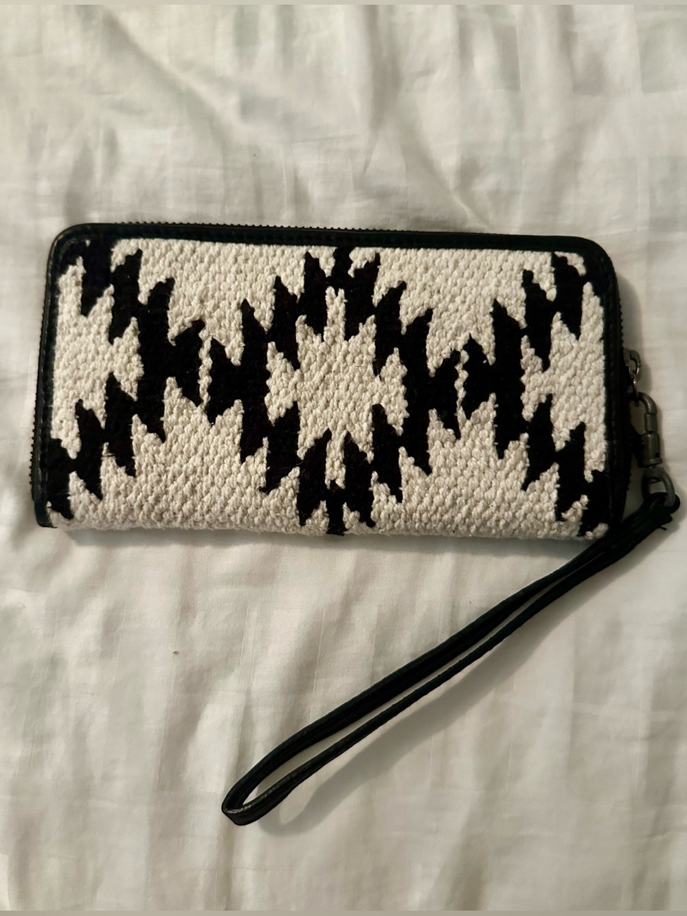 Idyllwind Black & White Woven Wristlet Wallet